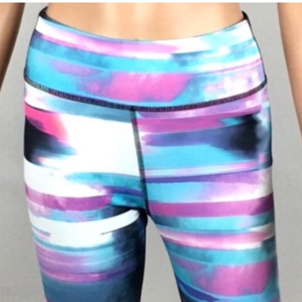 Express EXPcore Multicolored Capri leggings size XS - Picture 2 of 9